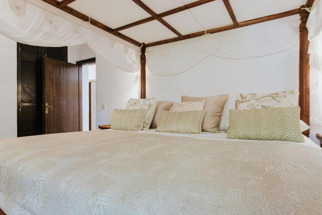 Villa & Guesthouse Paissa D'En Bernat กาลาตาริดา ภายนอก รูปภาพ